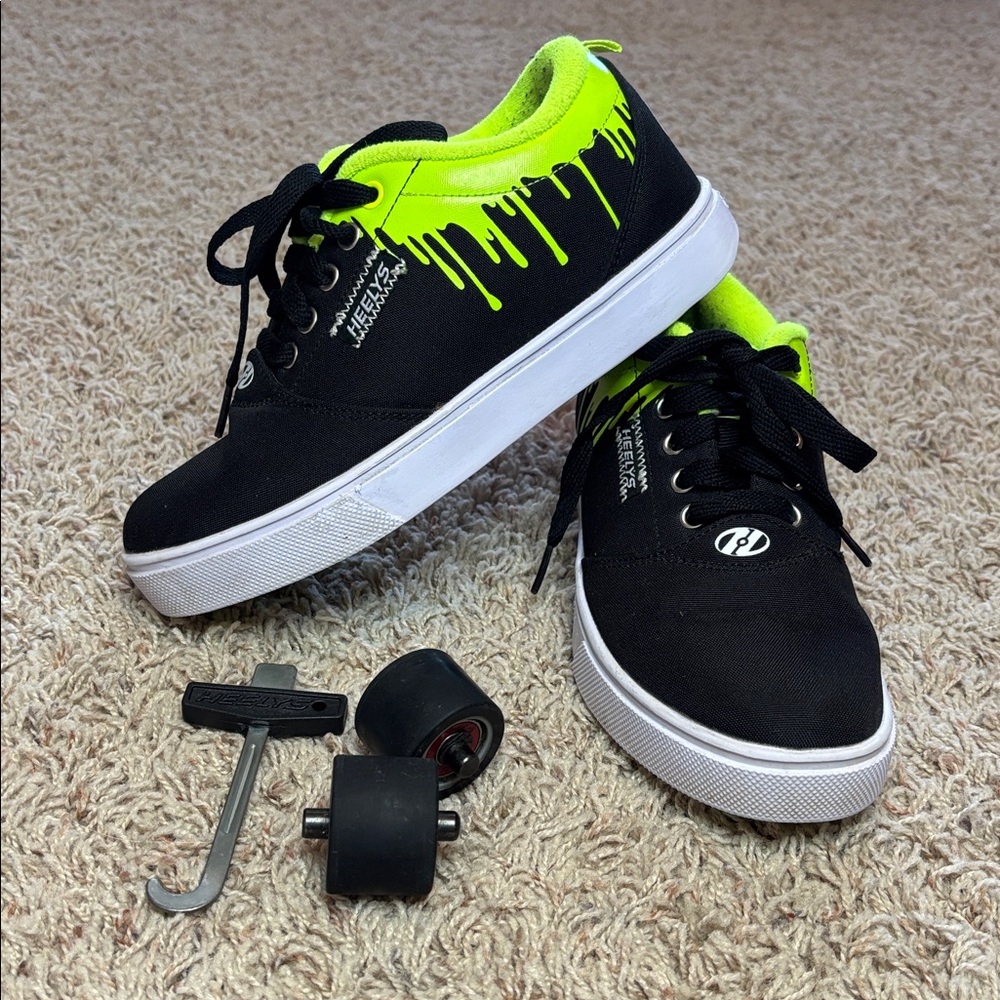 🦠 Heelys Black and Neon Green Drip Sneakers 🦠
